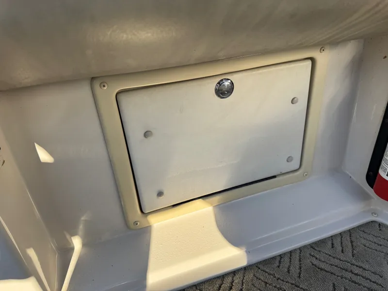 Slide: The Image of Premier 230 Grand Majestic Tri-toon Pontoon & 200HP Honda 4-Stroke EFI 2003 - 25