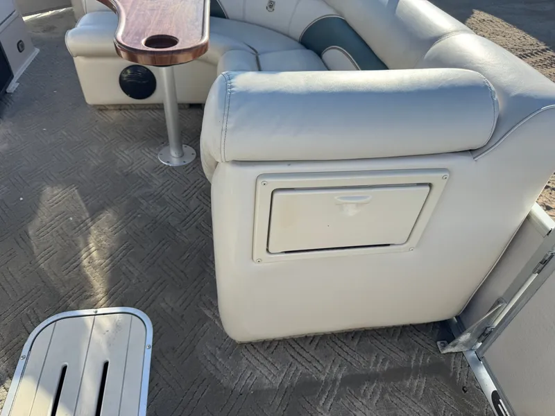 Slide: The Image of Premier 230 Grand Majestic Tri-toon Pontoon & 200HP Honda 4-Stroke EFI 2003 - 30