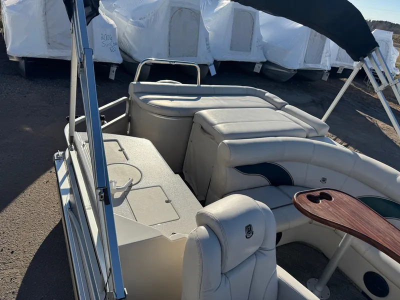 Slide: The Image of Premier 230 Grand Majestic Tri-toon Pontoon & 200HP Honda 4-Stroke EFI 2003 - 37