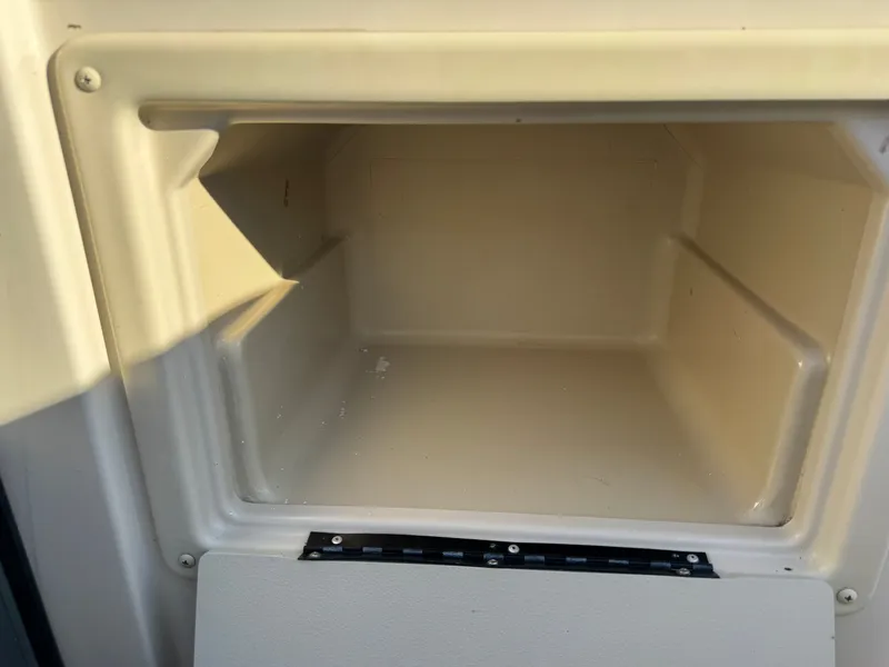 Slide: The Image of Premier 230 Grand Majestic Tri-toon Pontoon & 200HP Honda 4-Stroke EFI 2003 - 48