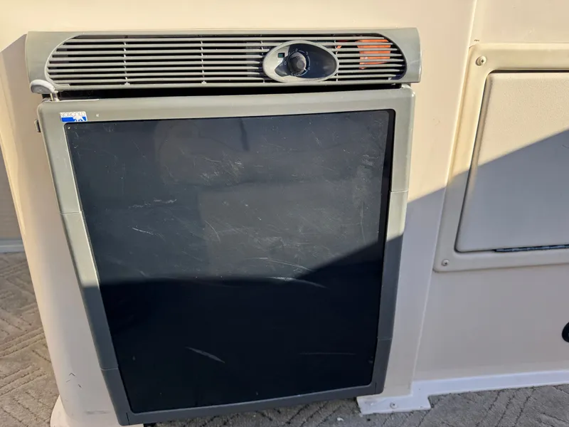 Slide: The Image of Premier 230 Grand Majestic Tri-toon Pontoon & 200HP Honda 4-Stroke EFI 2003 - 49