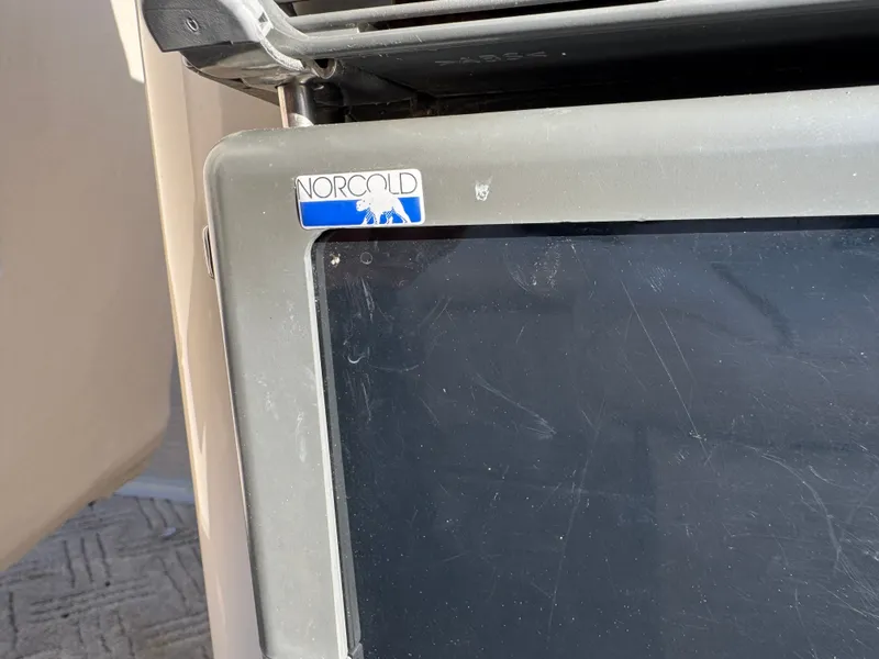 Slide: The Image of Premier 230 Grand Majestic Tri-toon Pontoon & 200HP Honda 4-Stroke EFI 2003 - 50