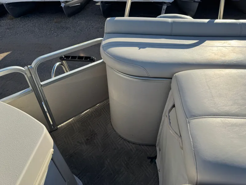 Slide: The Image of Premier 230 Grand Majestic Tri-toon Pontoon & 200HP Honda 4-Stroke EFI 2003 - 56