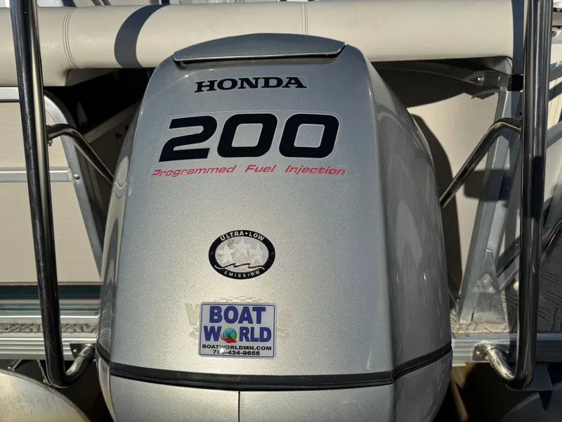 Slide: The Image of Premier 230 Grand Majestic Tri-toon Pontoon & 200HP Honda 4-Stroke EFI 2003 - 82
