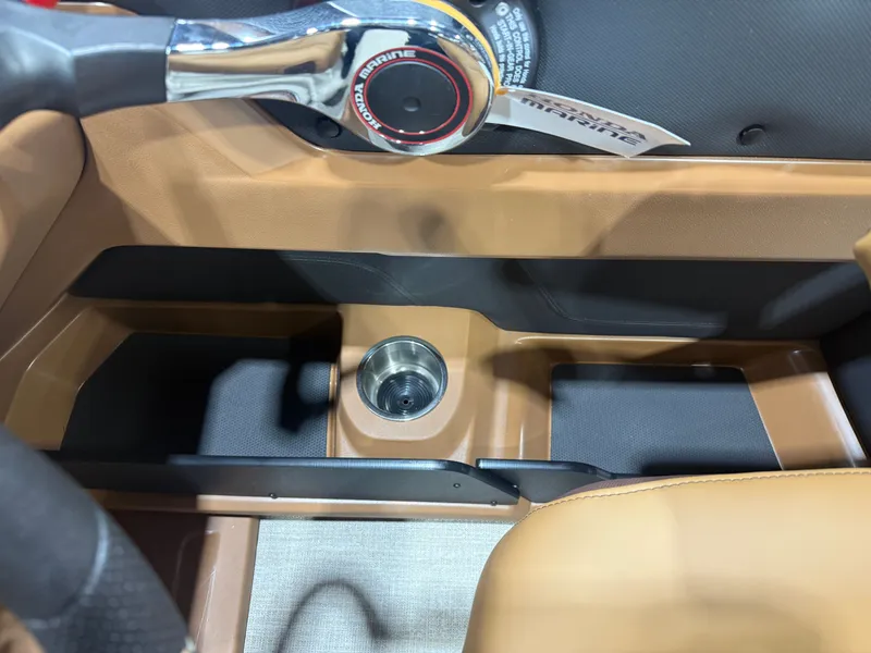 Slide: The Image of Tahoe LTZ 1985 Cruise Pontoon & Honda 4-Stroke EFI 2026 - 15