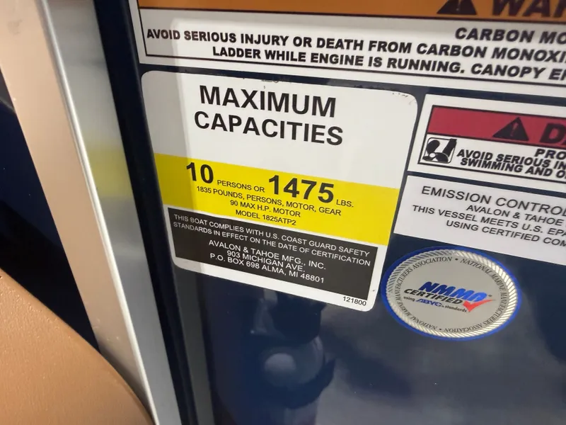 Slide: The Image of Tahoe LTZ 1985 Cruise Pontoon & Honda 4-Stroke EFI 2026 - 16