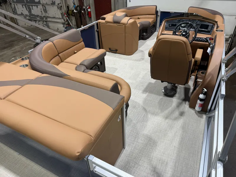Slide: The Image of Tahoe LTZ 1985 Cruise Pontoon & Honda 4-Stroke EFI 2026 - 22