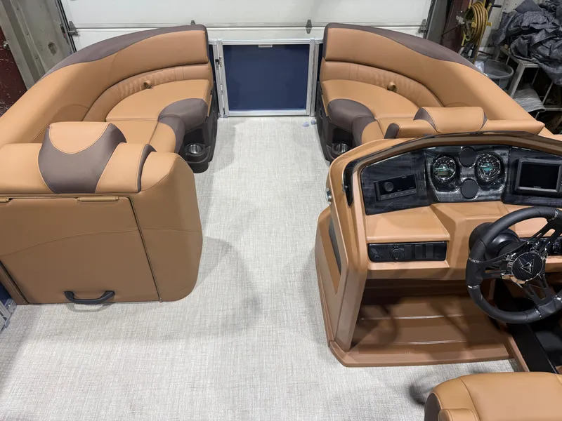 Slide: The Image of Tahoe LTZ 1985 Cruise Pontoon & Honda 4-Stroke EFI 2026 - 26
