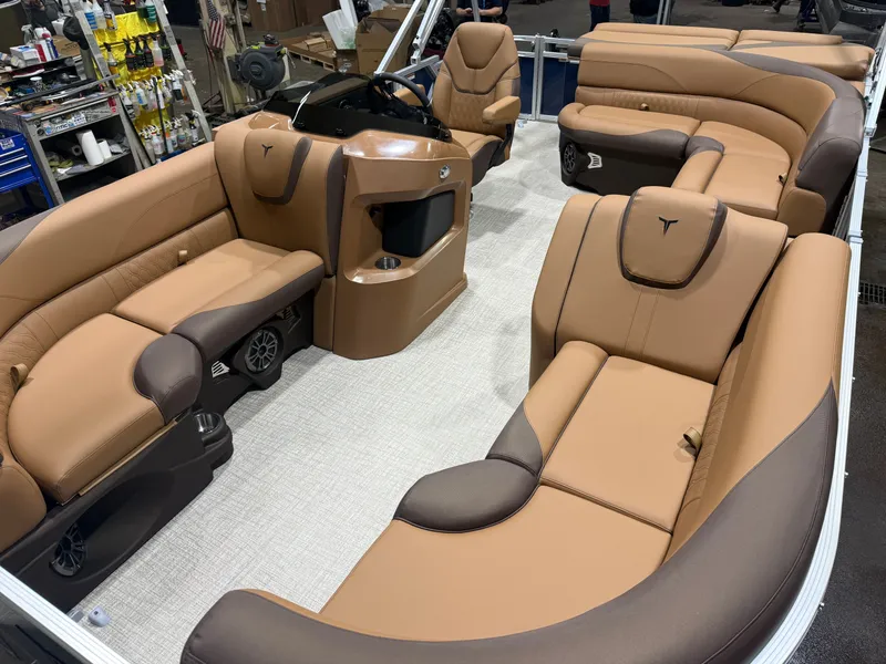 Slide: The Image of Tahoe LTZ 1985 Cruise Pontoon & Honda 4-Stroke EFI 2026 - 29