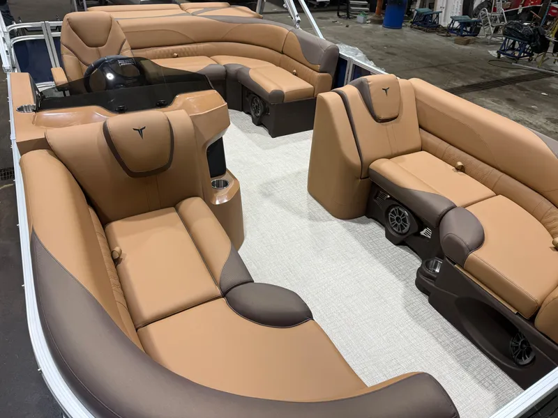 Slide: The Image of Tahoe LTZ 1985 Cruise Pontoon & Honda 4-Stroke EFI 2026 - 30