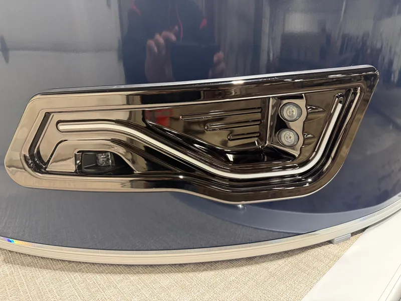 Slide: The Image of Tahoe LTZ 1985 Cruise Pontoon & Honda 4-Stroke EFI 2026 - 32