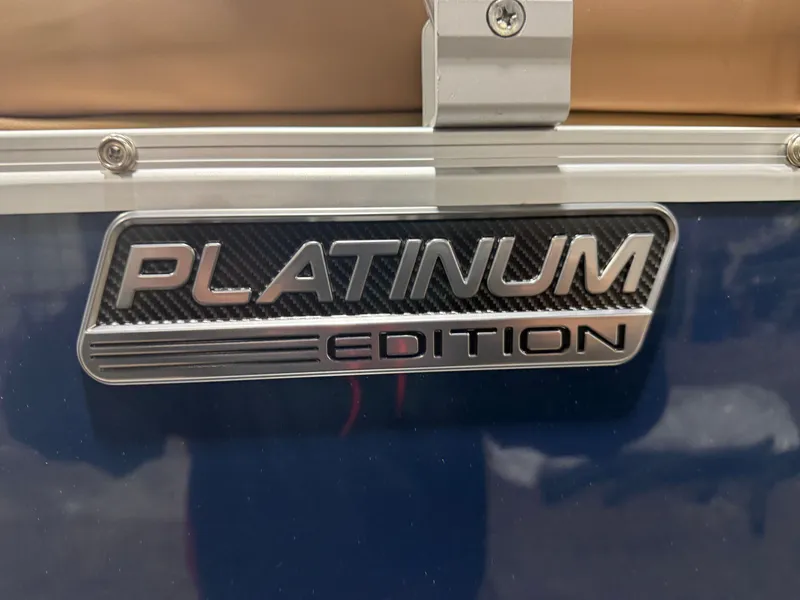 Slide: The Image of Tahoe LTZ 1985 Cruise Pontoon & Honda 4-Stroke EFI 2026 - 37