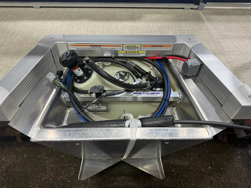 Slide: The Image of Tahoe LTZ 1985 Cruise Pontoon & Honda 4-Stroke EFI 2026 - 40