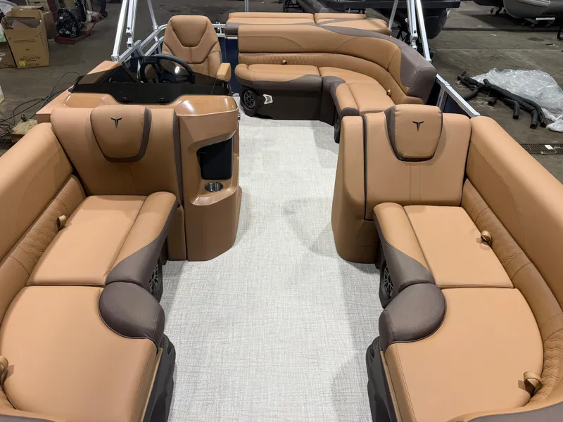 Slide: The Image of Tahoe LTZ 1985 Cruise Pontoon & Honda 4-Stroke EFI 2026 - 5