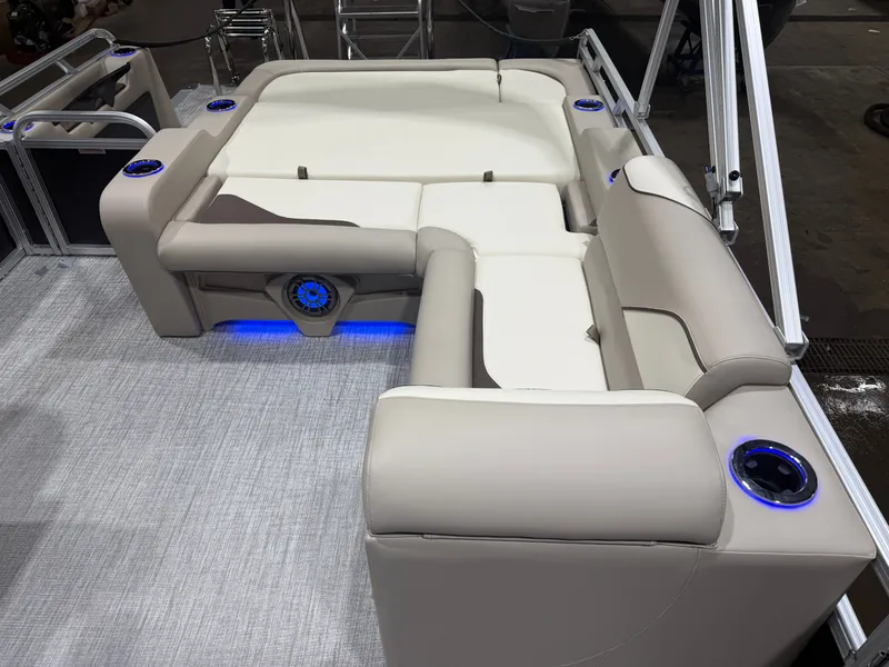 Slide: The Image of Tahoe Sport 200HP VRB 2385 Swingback Tritoon 2026 - 18