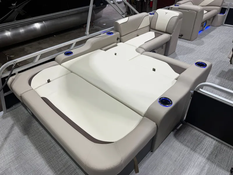 Slide: The Image of Tahoe Sport 200HP VRB 2385 Swingback Tritoon 2026 - 19