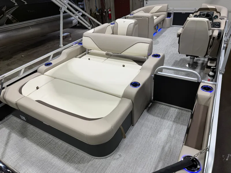Slide: The Image of Tahoe Sport 200HP VRB 2385 Swingback Tritoon 2026 - 22