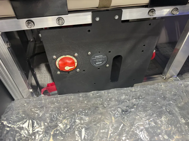 Slide: The Image of Tahoe Sport 200HP VRB 2385 Swingback Tritoon 2026 - 24