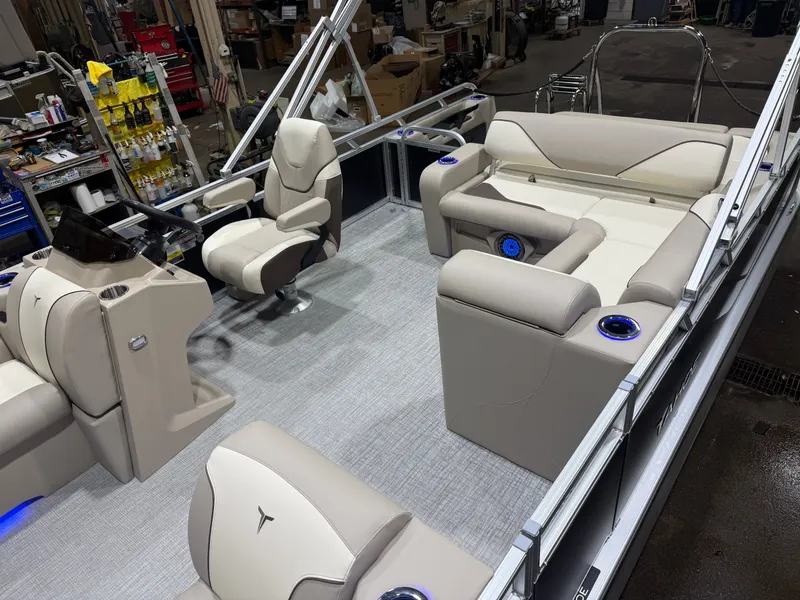 Slide: The Image of Tahoe Sport 200HP VRB 2385 Swingback Tritoon 2026 - 3