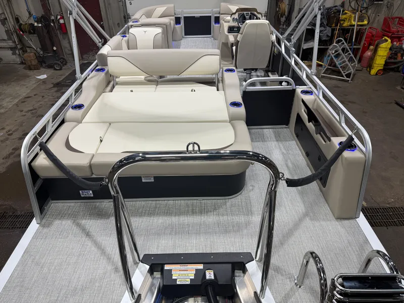 Slide: The Image of Tahoe Sport 200HP VRB 2385 Swingback Tritoon 2026 - 5