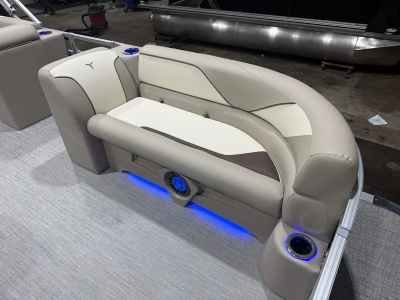 Slide: The Image of Tahoe Sport 200HP VRB 2385 Swingback Tritoon 2026 - 8