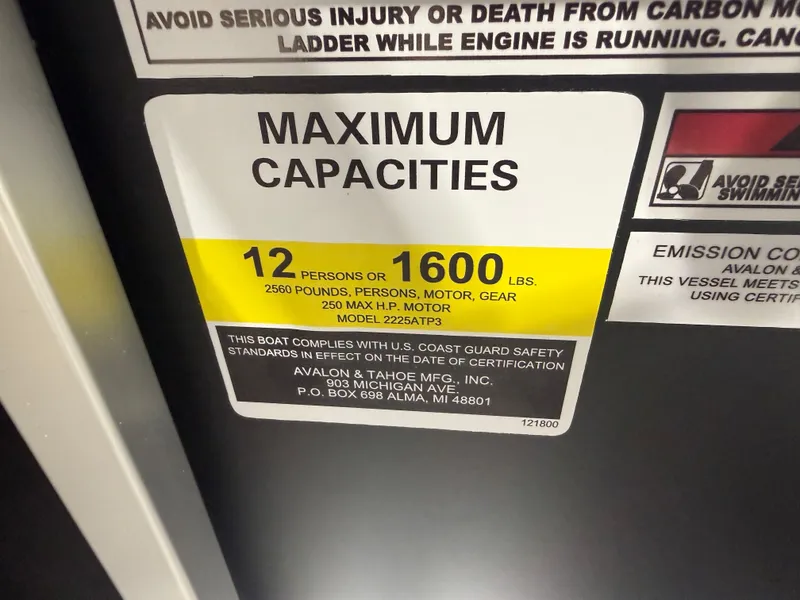 Slide: The Image of Tahoe Sport 2385 Swingback (VRB) Tritoon & Honda 4-Stroke EFI 2026 - 15