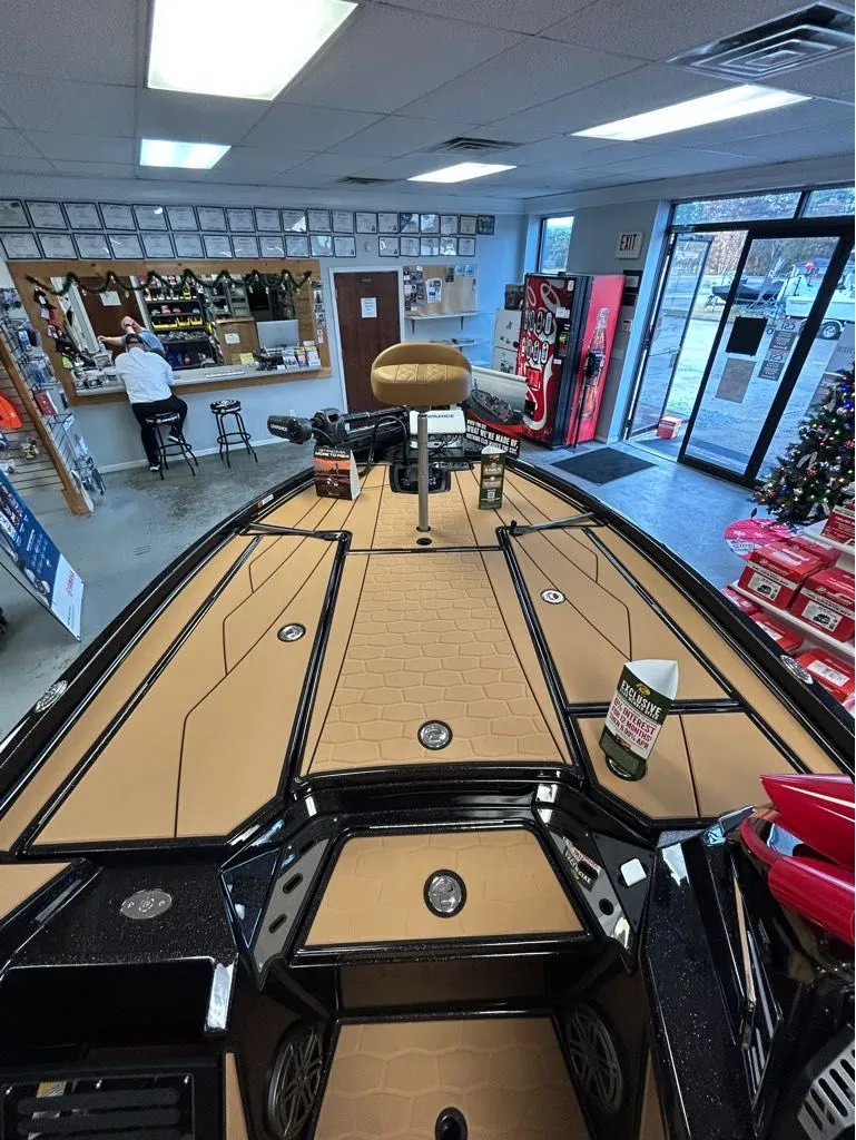 Slide: The Image of Ranger Z520R 2026 - 10