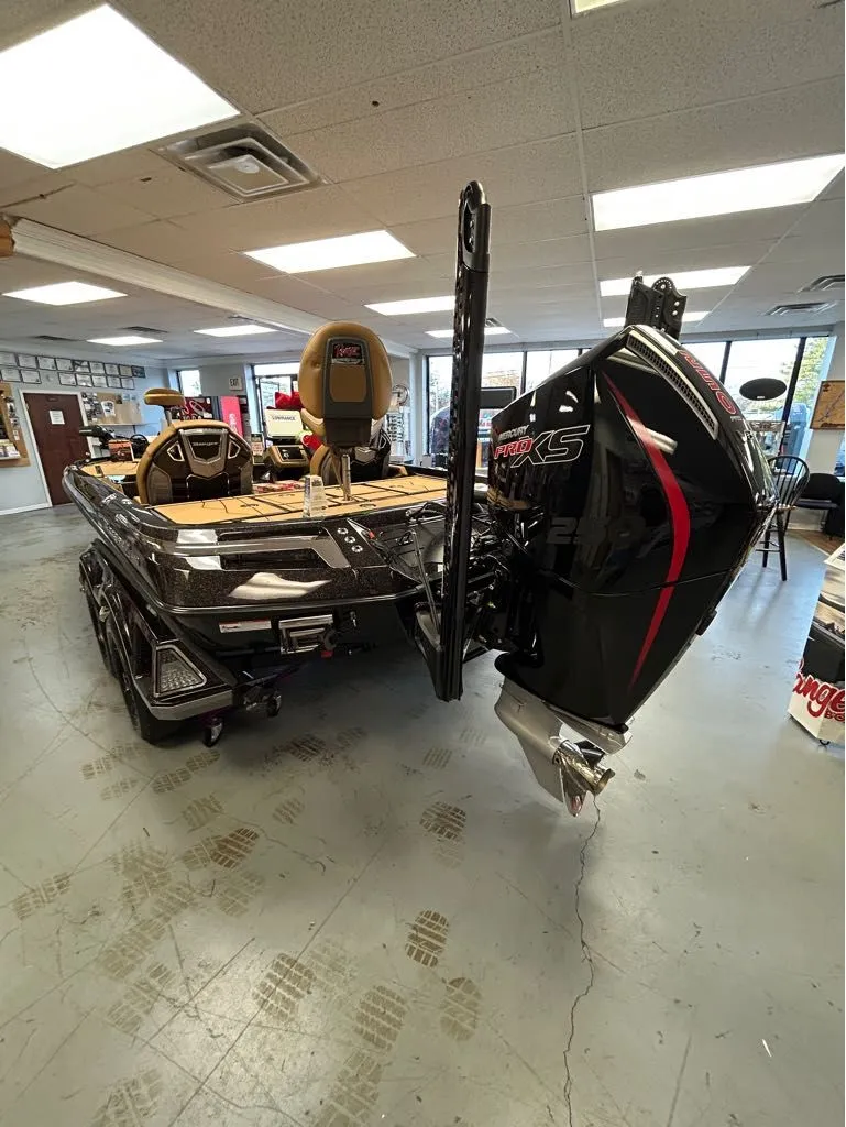 Slide: The Image of Ranger Z520R 2026 - 6