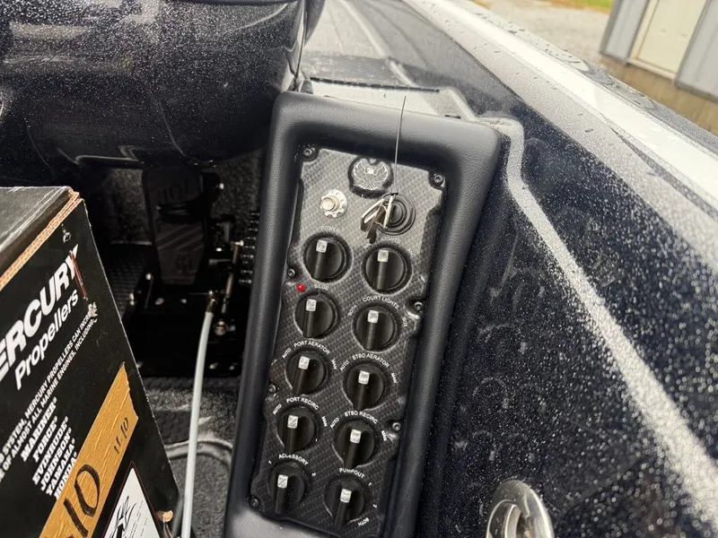 Slide: The Image of Phoenix Bass Boat 819 ZXL 2026 - 3