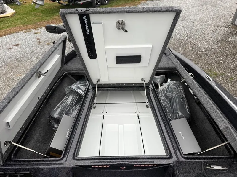 Slide: The Image of Phoenix Bass Boat 819 ZXL 2026 - 4