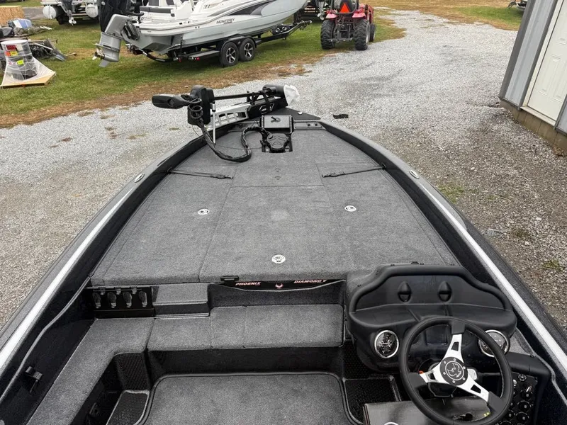 Slide: The Image of Phoenix Bass Boat 819 ZXL 2026 - 9