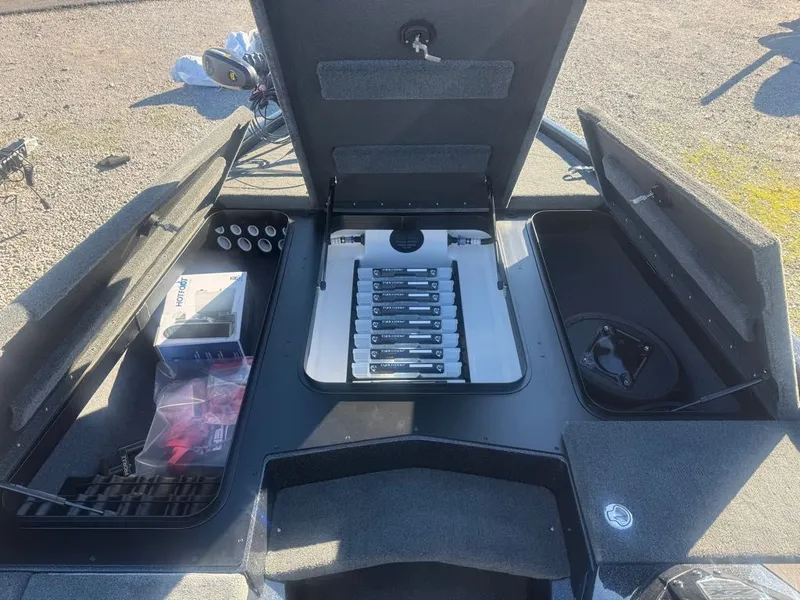 Slide: The Image of Skeeter ZX200 2026 - 16