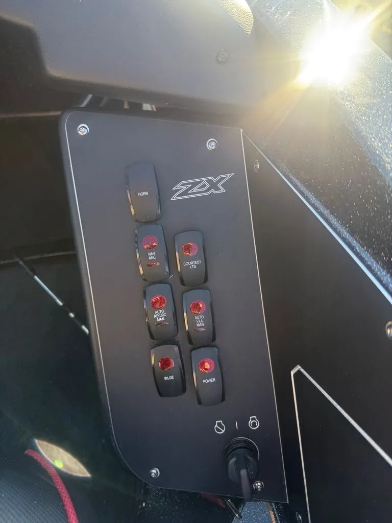 Slide: The Image of Skeeter ZX200 2026 - 2