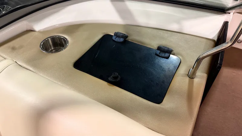 Slide: The Image of Regal 2300 Bowrider 2011 - 16