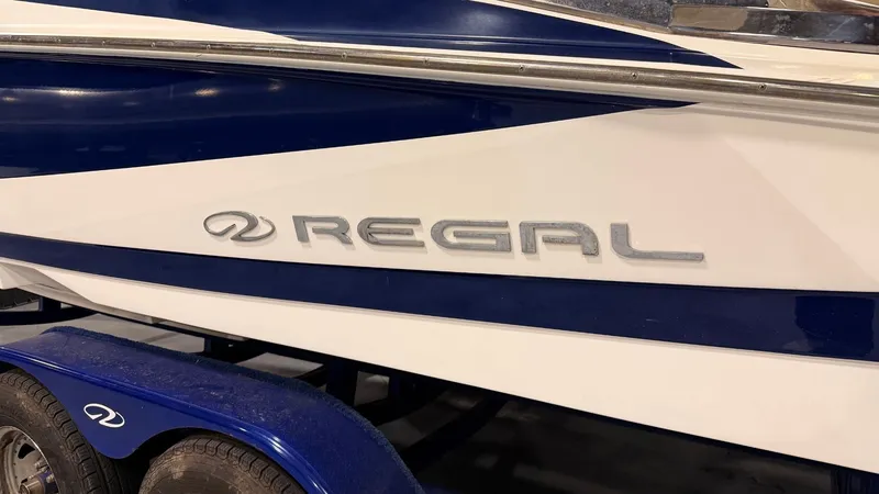 Slide: The Image of Regal 2300 Bowrider 2011 - 17