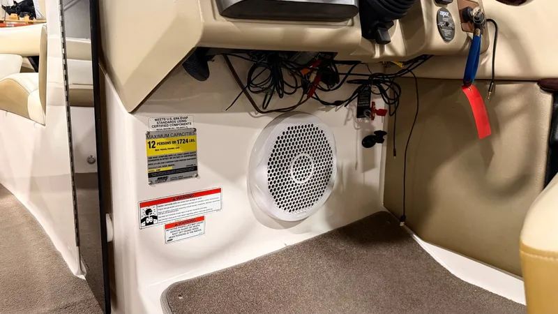 Slide: The Image of Regal 2300 Bowrider 2011 - 6