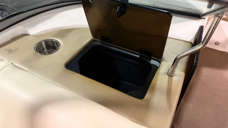 Slide: The Image of Regal 2300 Bowrider 2011 - 7