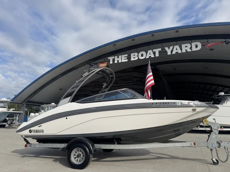 Slide: The Image of Yamaha 195S 2020 - 2