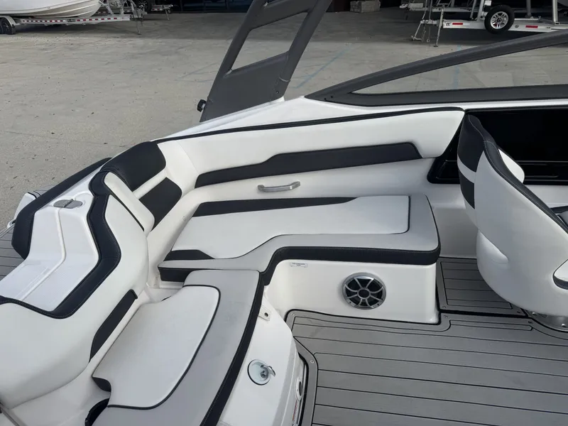 Slide: The Image of Yamaha 195S 2020 - 9