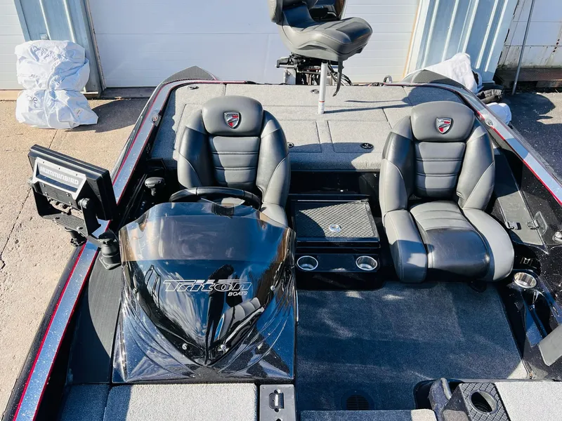 Slide: The Image of Triton 18 TrX 2016 - 10