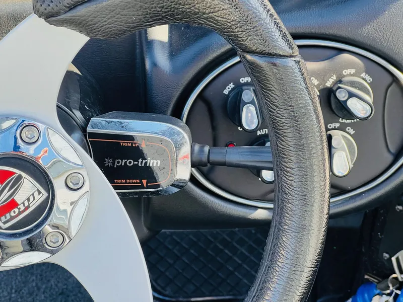 Slide: The Image of Triton 18 TrX 2016 - 15