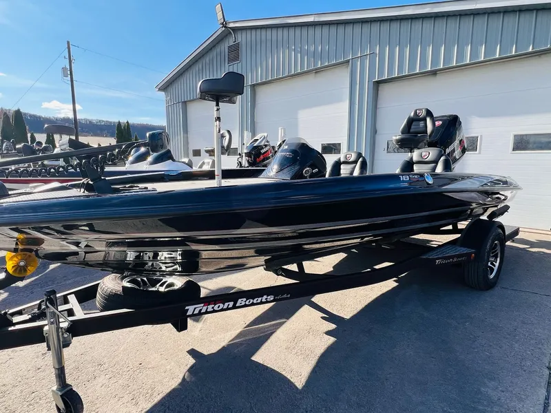 Slide: The Image of Triton 18 TrX 2016 - 19