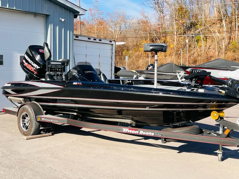 Slide: The Image of Triton 18 TrX 2016 - 20