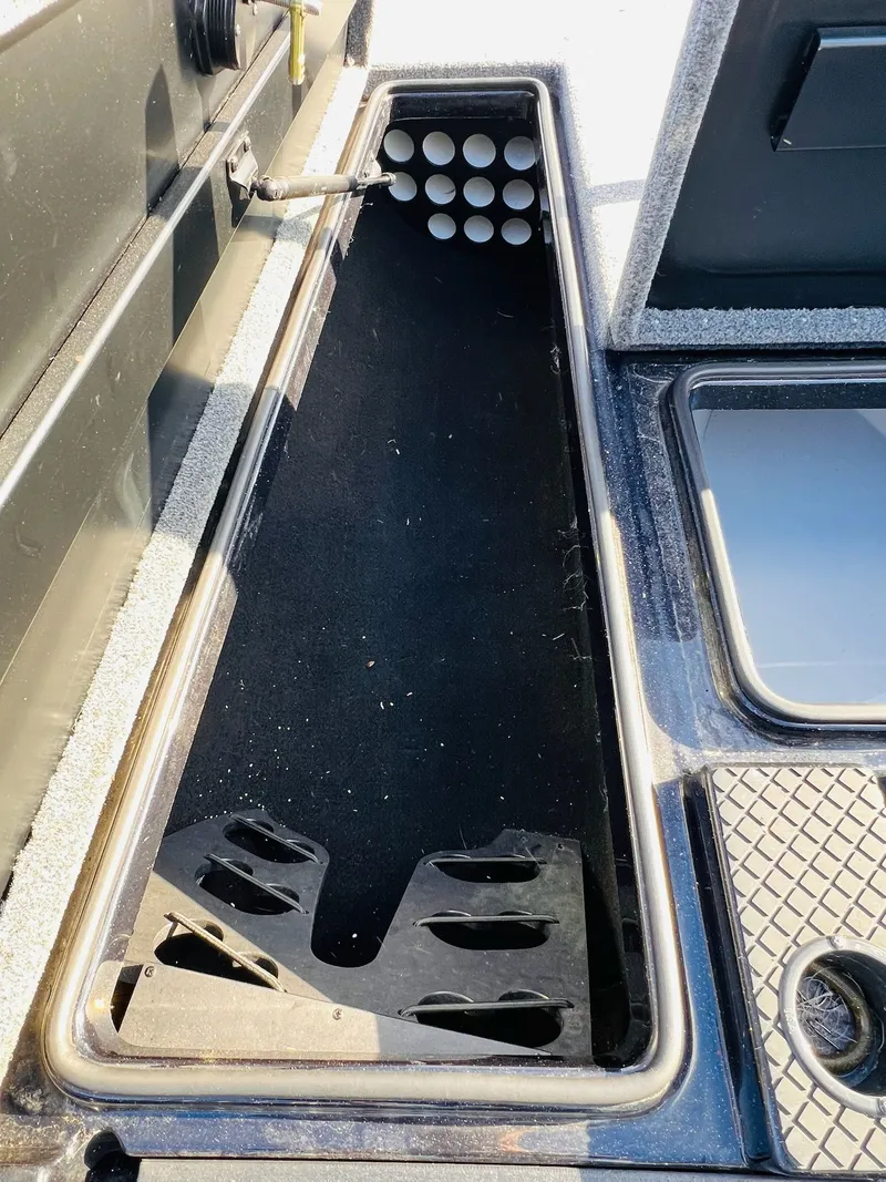 Slide: The Image of Triton 18 TrX 2016 - 21