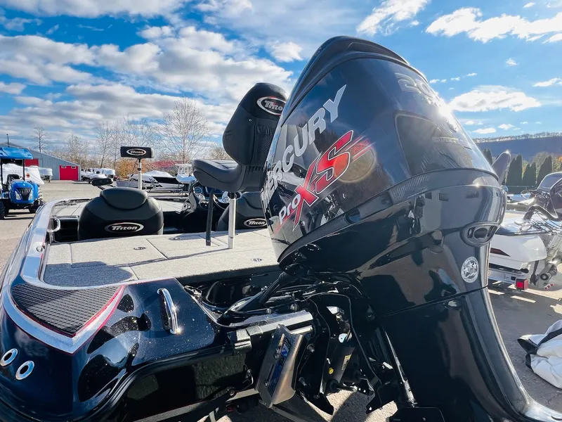 Slide: The Image of Triton 18 TrX 2016 - 25