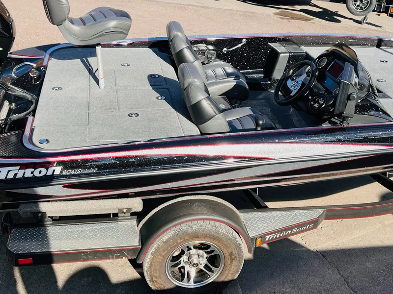 Slide: The Image of Triton 18 TrX 2016 - 31