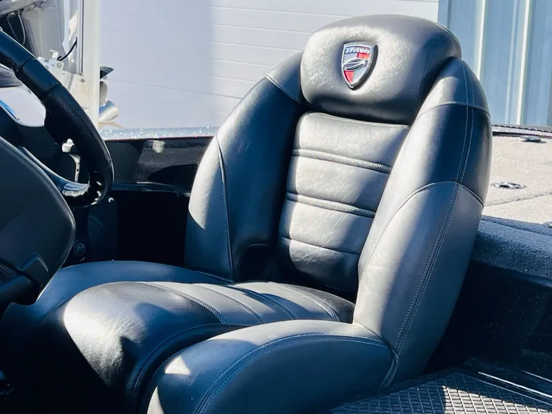 Slide: The Image of Triton 18 TrX 2016 - 33