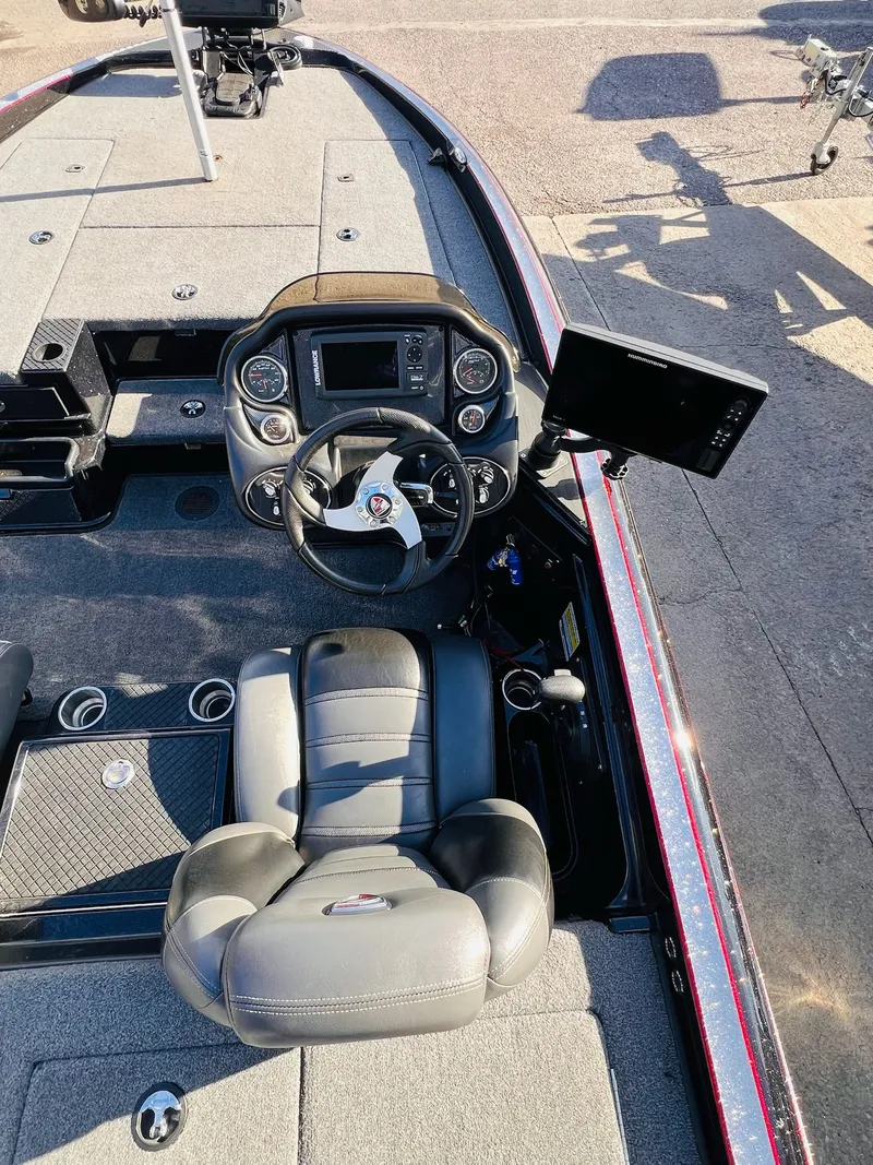 Slide: The Image of Triton 18 TrX 2016 - 35