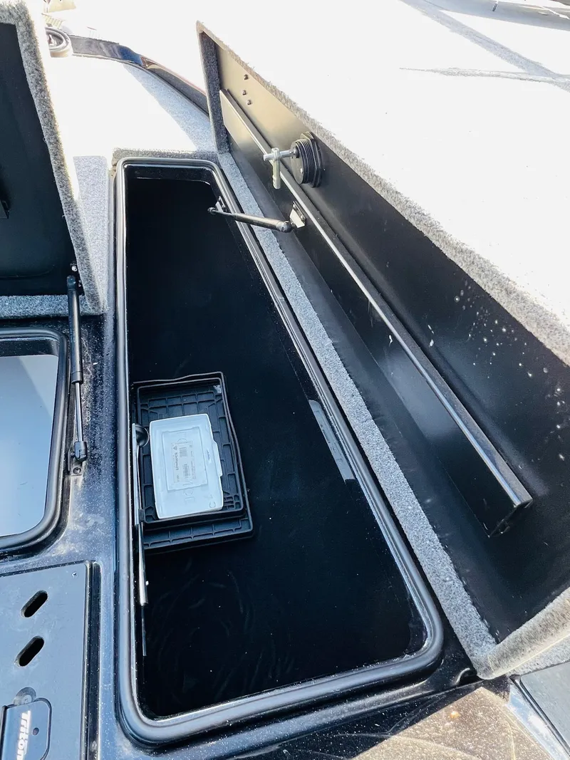 Slide: The Image of Triton 18 TrX 2016 - 39