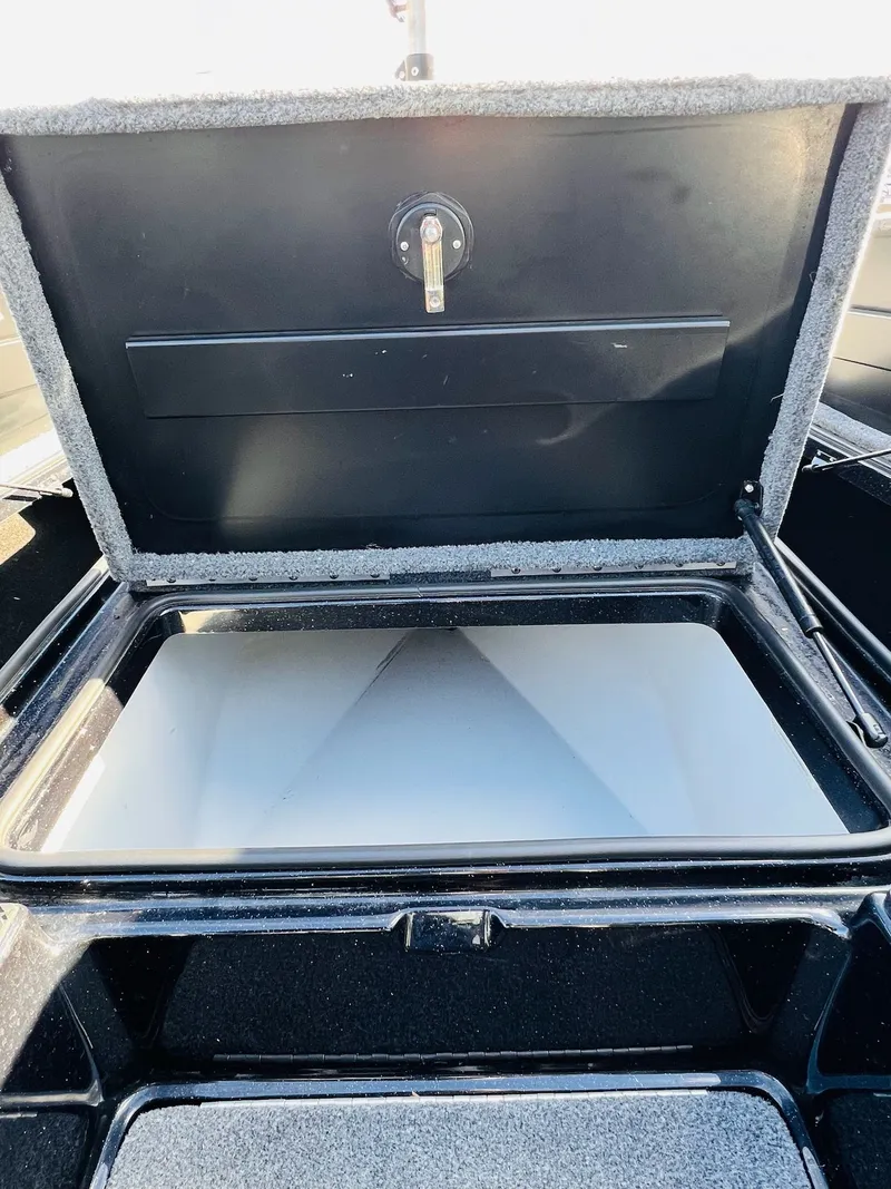 Slide: The Image of Triton 18 TrX 2016 - 4